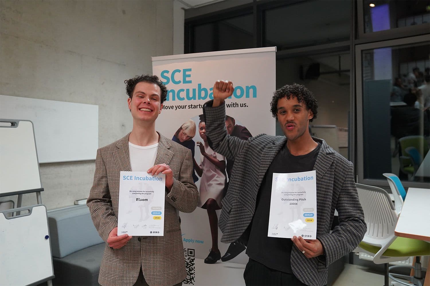 Bloom accepting the SCE Incubation award