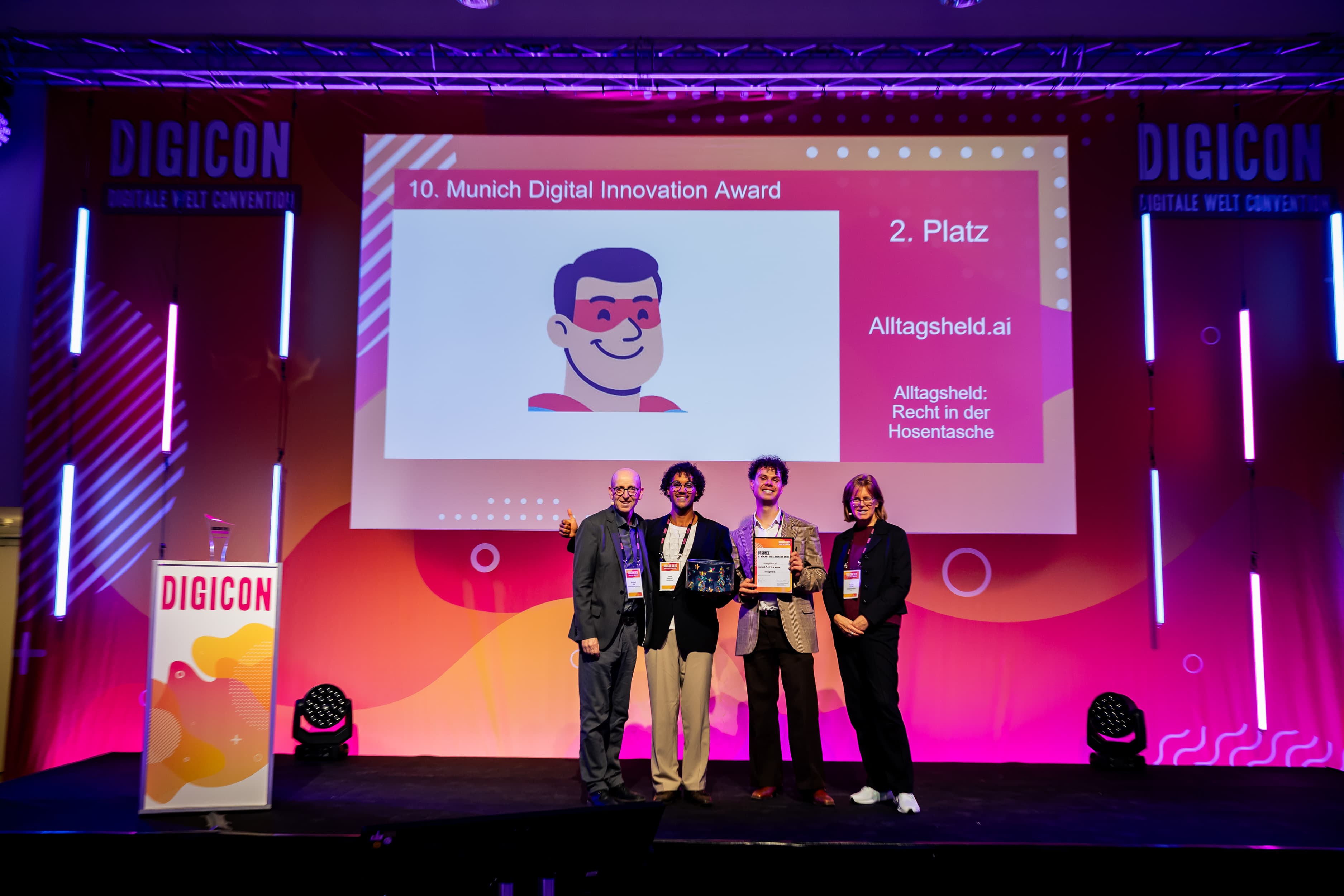 Alltagsheld accepting 2nd place at the 10th Munich Digital Innovation Award